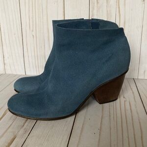 Anthropologie Coclico Dore blue ribbed suede ankle boots 36 or 5.5